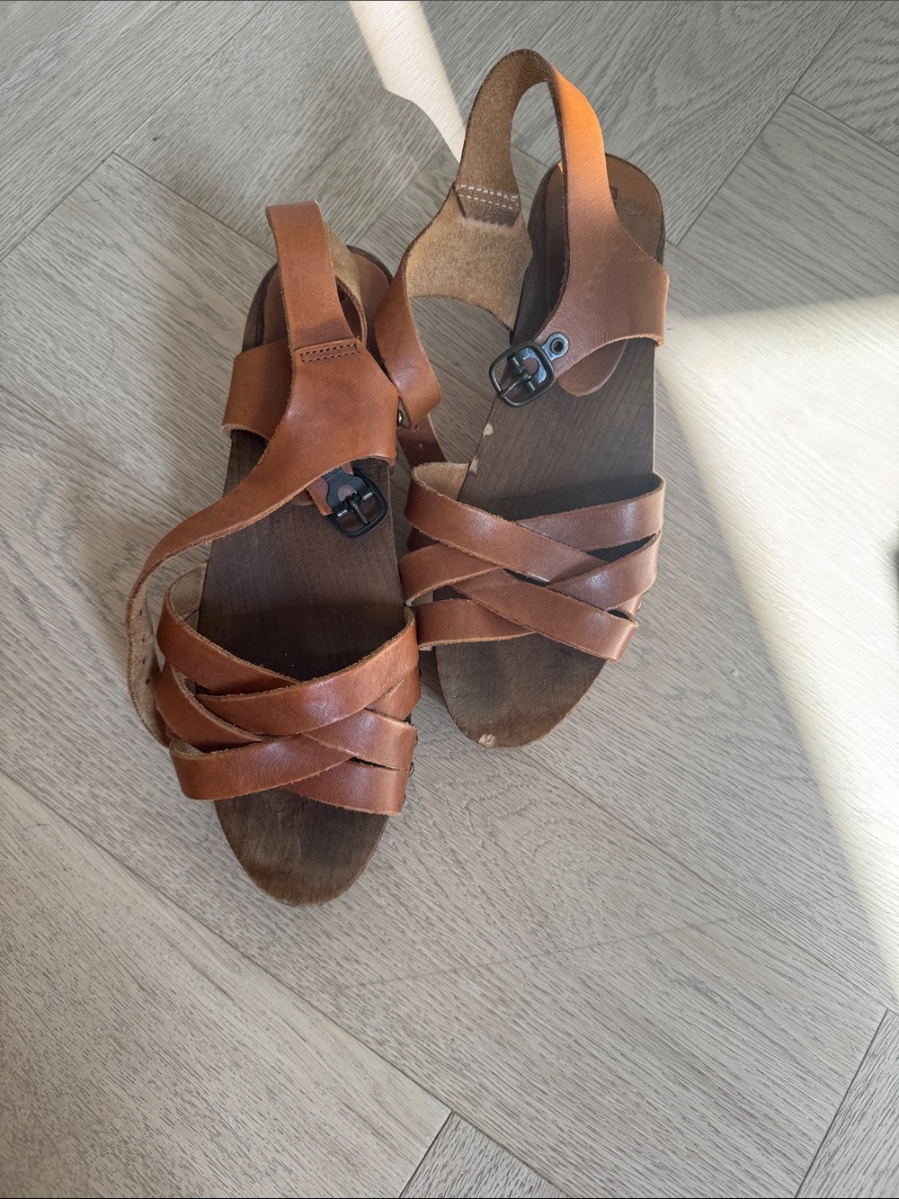 Women's Tan Leather Crisscross Strap Sandals